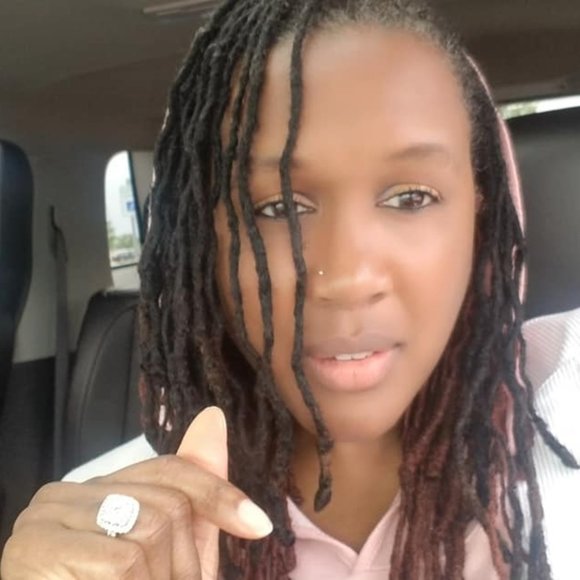 Meet your Posher, LaToya - Picture 7 of 8